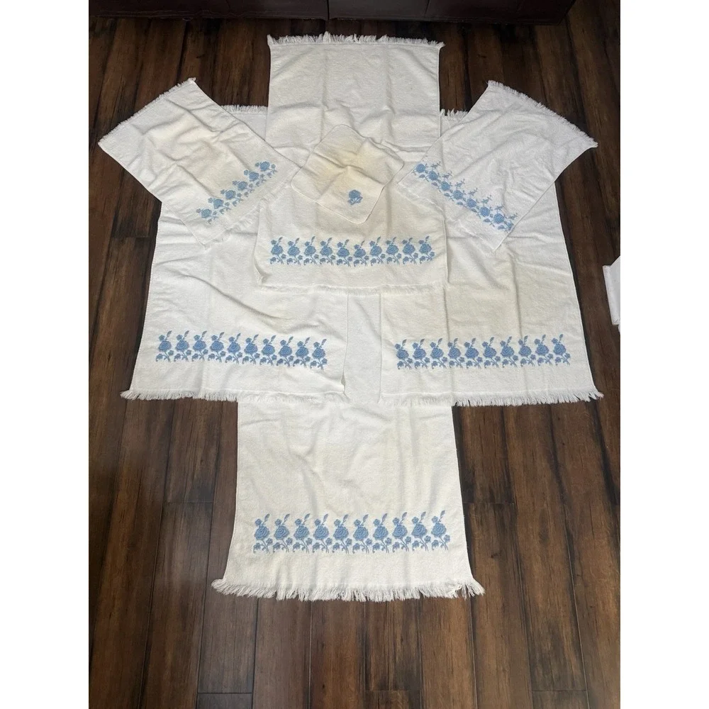 Vintage Dundee 7 Piece Set Bath & Hand Towel Retro Blue Floral Embroidery U.S.A.